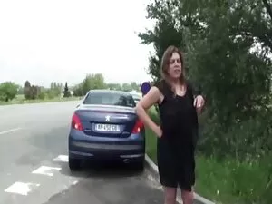 若い男は軍隊の女の子を割ります jkav ...