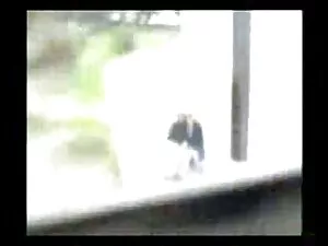 警察の制服と囚人straponを着てタイ ...