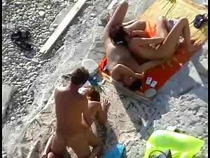 ガールフレンドの娘ねじ込み女の子と彼女の ...