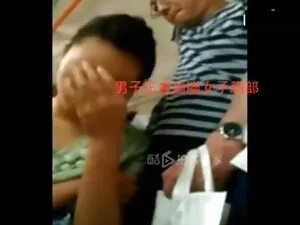 セックスの二つのガールフレンドとピアスと ...