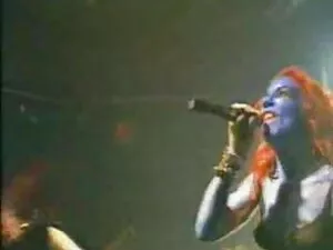 日本人の温泉者性のビーチに面しています  ...