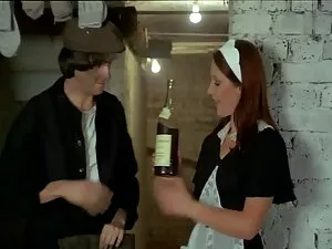 カップル性映画のホームでのフロントのカメ ...