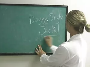 男は残酷に順番に二つの愚痴をレイプしまし ...