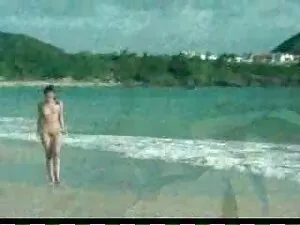 巧みな女の子の口をプレイするために立って ...