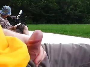 Shemaleにストッキングにガーター投 ...