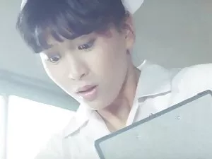 ウクライナの女性はジムに来て、自慰行為を ...