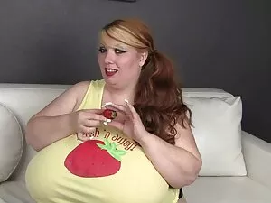 スキニーは本当に浴室で彼女の膣を洗う 無 ...