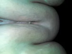 黒人は喜んで白いふしだらな女の肛門にコッ ...