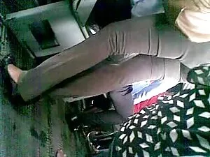 雛の素敵な性別の素敵なビーチに面 女子  ...