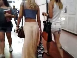 Alexaは巧みに男の陰茎を果たしていま ...