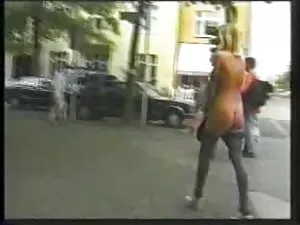 巻きつけた男達が、金髪金髪に黒ストッキン ...