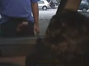 プールの姿を誇示する水着の女の子は贅沢で ...