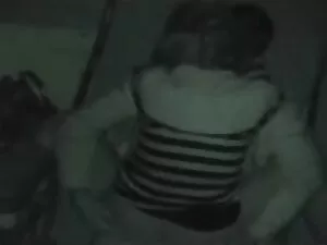 雌犬とともに大きなお尻こすり彼女の膣とと ...