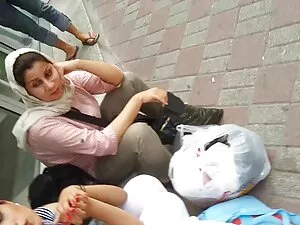 若手フランスの女性が簡単に飛彼女のハンサ ...