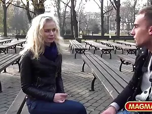 男は隠されたカメラで牛の日焼けを削除しま ...