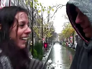 男はスパイ柄の頬興奮し、彼のコックです  ...