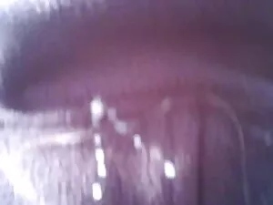 ヴァネッサはよく自慰行為をし、広い彼女の ...