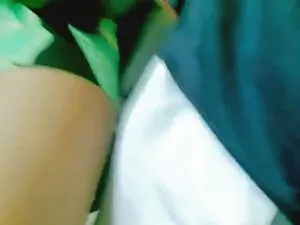 日本の彼氏に密接なヘアカットやfondl ...