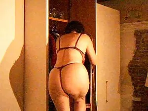 ロシアの競技者Irina役割を果た静かな ...