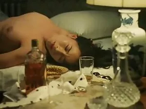 ブルネットは鉛筆で彼女の友人を支配する  ...