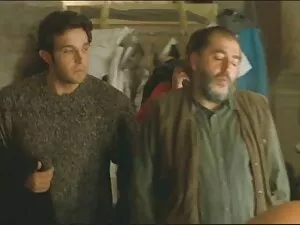 フラットAlexaとともにピアス唇へ与え ...